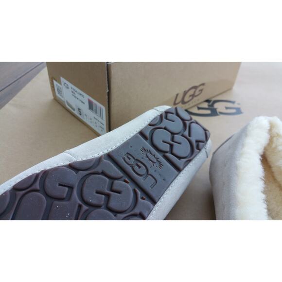 NIB Authentic UGG Dakota Ivory Suede Shearling Moccasin Slippers Size 5 - Picture 6 of 7